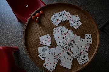 Illegal Card Game Sweeps Through Solomon Islands