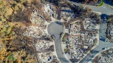 Indonesia wildfire fuelled by El Niño razes almost 300 homes